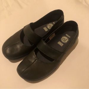 Merrell Women’s Black Leather Mary Jane Sandals Shoes Size 6.5